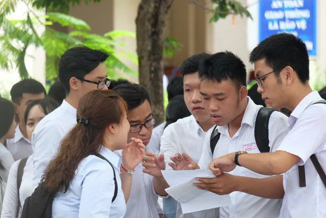 Nhiều địa phương hoàn tất chấm thi tốt nghiệp THPT 2023 - Ảnh 1.
