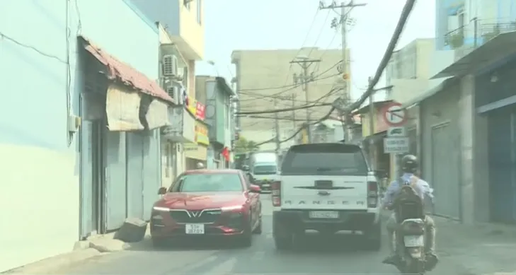 Ngày đầu thu phí trạm BOT xa lộ Hà Nội, nhiều tài xế né trạm - Ảnh 1. Ngày đầu thu phí trạm BOT xa lộ Hà Nội, nhiều tài xế né trạm - Ảnh 1.