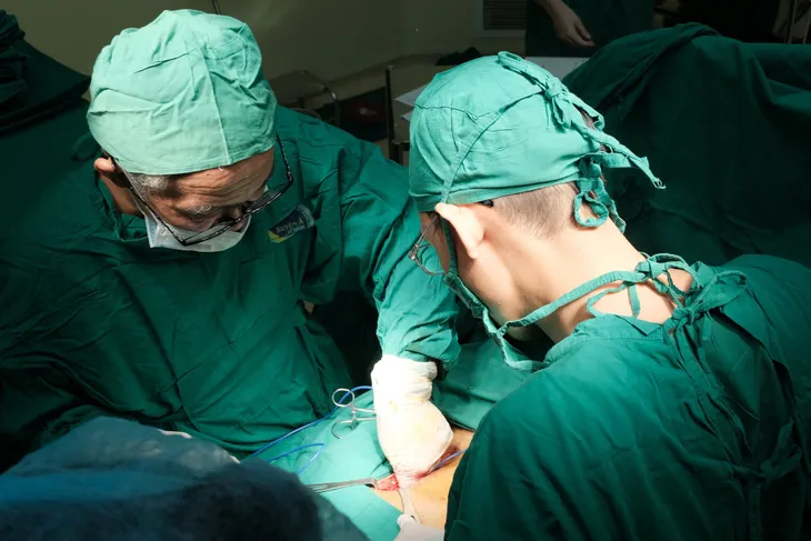 Suýt mất mạng vì ngã từ cột điện cao 5m - Ảnh 1. Suýt mất mạng vì ngã từ cột điện cao 5m - Ảnh 1.