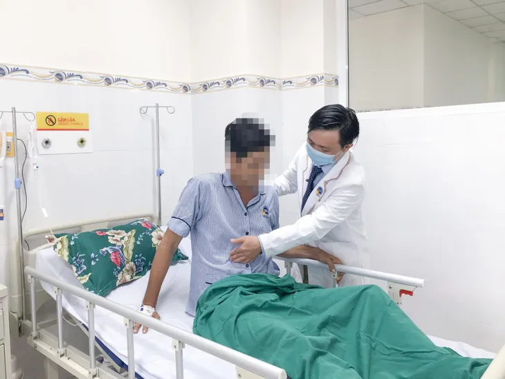 Suýt mất mạng vì ngã từ cột điện cao 5m - Ảnh 2. Suýt mất mạng vì ngã từ cột điện cao 5m - Ảnh 2.