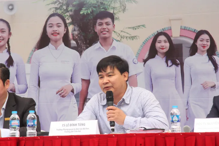 ĐH Y Hà Nội dự kiến tuyển 10% chỉ tiêu ngành bác sĩ đa khoa có chứng chỉ tiếng Anh quốc tế - Ảnh 1. ĐH Y Hà Nội dự kiến tuyển 10% chỉ tiêu ngành bác sĩ đa khoa có chứng chỉ tiếng Anh quốc tế - Ảnh 1.