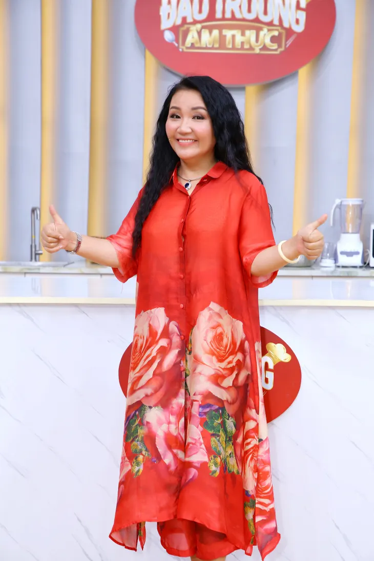 Ngân Quỳnh khen nhan sắc Long Nhật “sửa tự nhiên” - Ảnh 5. Ngân Quỳnh khen nhan sắc Long Nhật “sửa tự nhiên” - Ảnh 5.