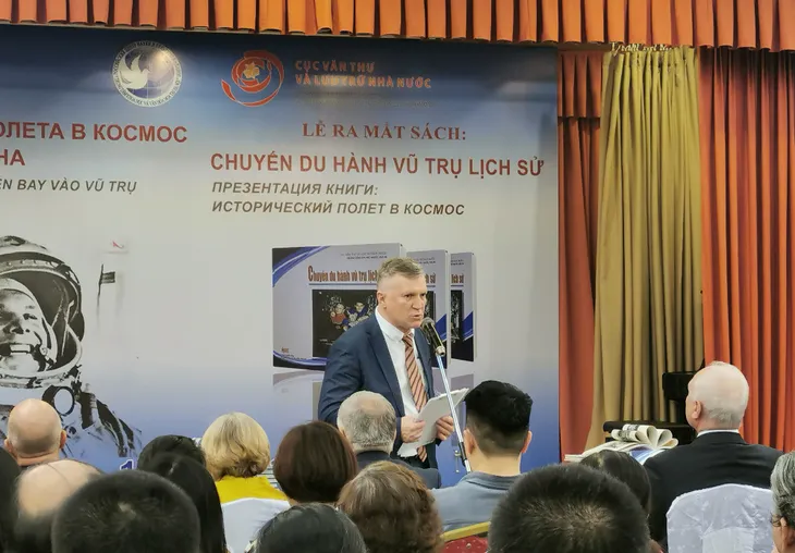 60 năm chuyến bay vào vũ trụ của Yuri Gagarin và ra mắt ấn phẩm lưu trữ Chuyến du hành vũ trụ lịch sử - Ảnh 1. 60 năm chuyến bay vào vũ trụ của Yuri Gagarin và ra mắt ấn phẩm lưu trữ Chuyến du hành vũ trụ lịch sử - Ảnh 1.