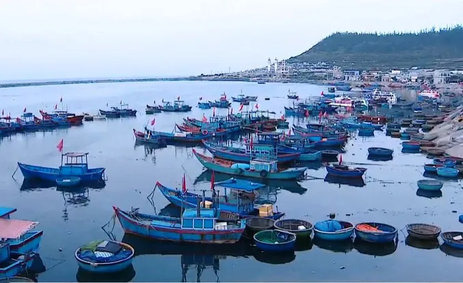 Ít nhất 30 tấn rác thải phát sinh mỗi ngày tại Đảo Lý Sơn - Ảnh 1. Ít nhất 30 tấn rác thải phát sinh mỗi ngày tại Đảo Lý Sơn - Ảnh 1.