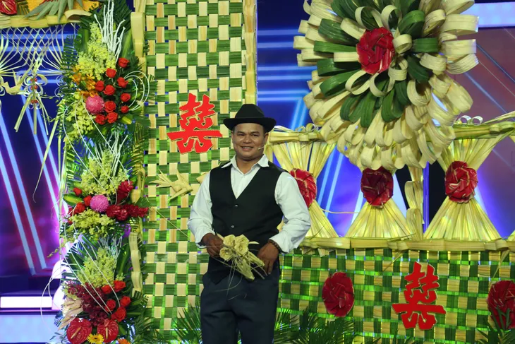 Lynk Lee “nhận vơ” nghệ nhân làm cổng cưới là bố chồng - Ảnh 2. Lynk Lee “nhận vơ” nghệ nhân làm cổng cưới là bố chồng - Ảnh 2.