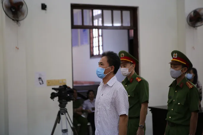 Cựu chuyên viên Văn phòng UBND TP Hồ Chí Minh lãnh án tù vì xúc phạm lãnh đạo - Ảnh 1. Cựu chuyên viên Văn phòng UBND TP Hồ Chí Minh lãnh án tù vì xúc phạm lãnh đạo - Ảnh 1.