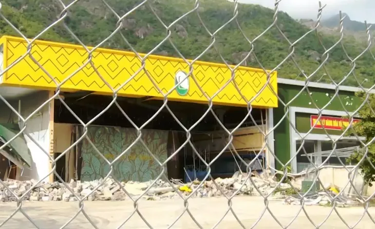 Chây ì tháo dỡ 4 công trình vi phạm trật tự xây dựng tại TP Nha Trang - Ảnh 2. Chây ì tháo dỡ 4 công trình vi phạm trật tự xây dựng tại TP Nha Trang - Ảnh 2.