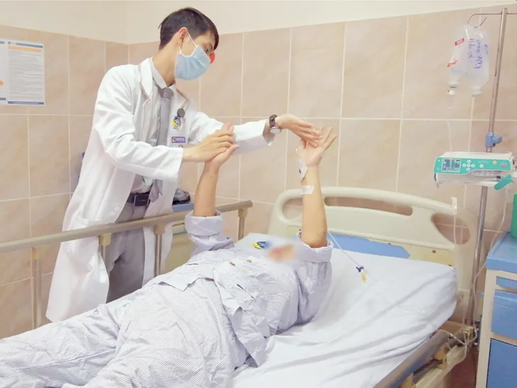Mở hộp sọ cứu bệnh nhân bị phình mạch máu não - Ảnh 1.