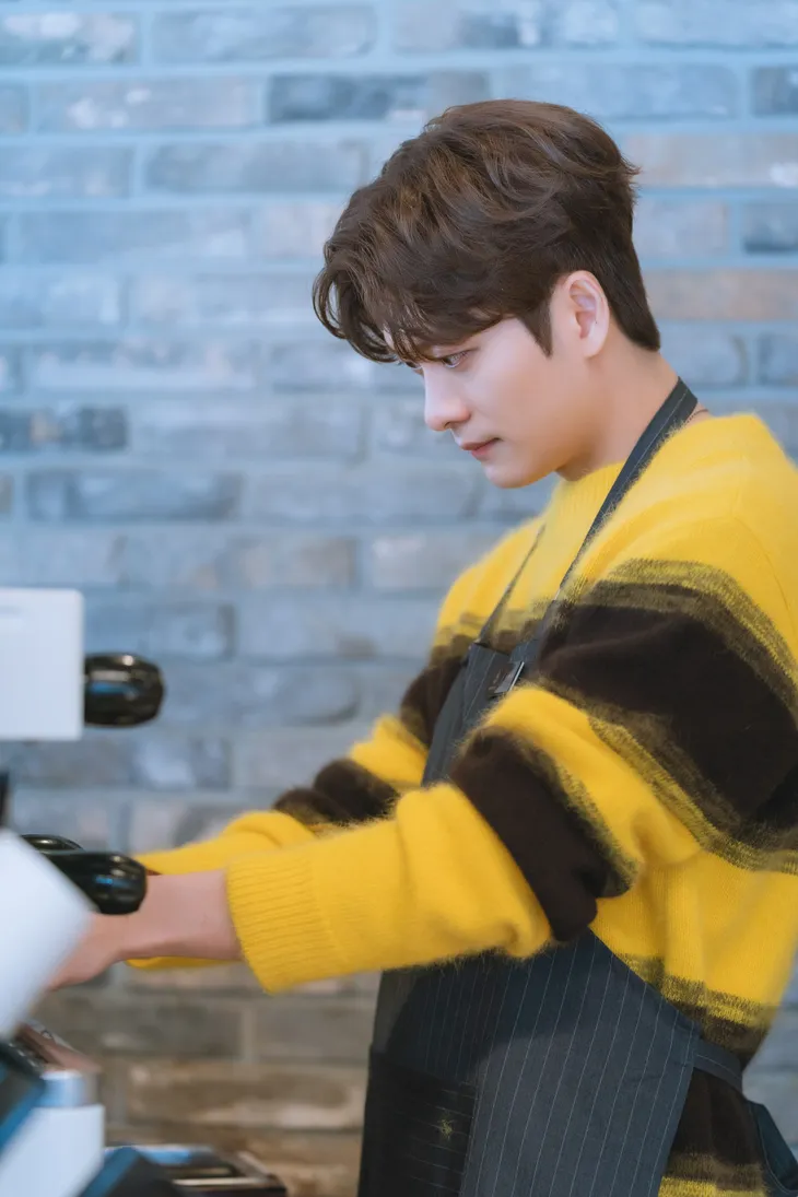 Người tình màn ảnh của Nhã Phương làm fan nữ tan chảy vì quá điển trai - Ảnh 3. Người tình màn ảnh của Nhã Phương làm fan nữ tan chảy vì quá điển trai - Ảnh 3.