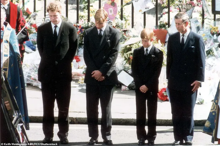 Hoàng tử William và Harry sẽ không đứng cùng nhau trong tang lễ ông nội - Ảnh 3. Hoàng tử William và Harry sẽ không đứng cùng nhau trong tang lễ ông nội - Ảnh 3.