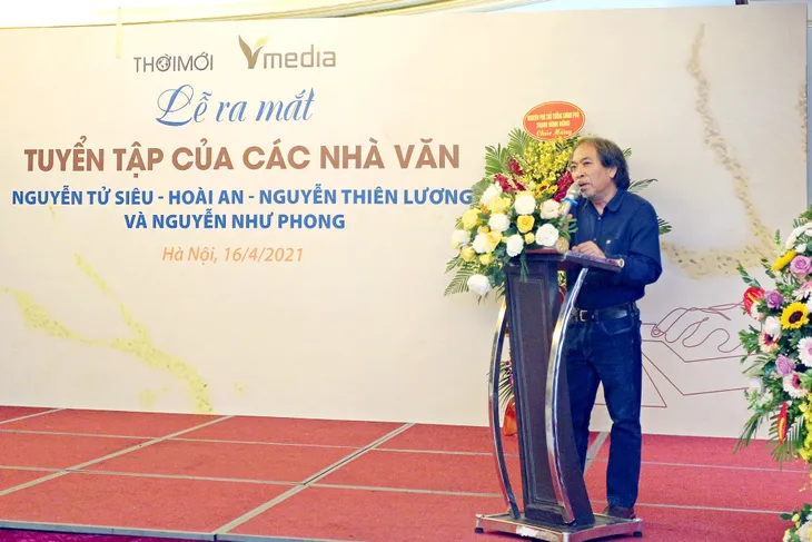 Ra mắt bộ tuyển tập của 4 nhà văn trong một gia đình - Ảnh 4. Ra mắt bộ tuyển tập của 4 nhà văn trong một gia đình - Ảnh 4.