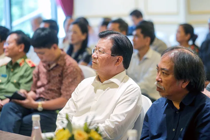 Ra mắt bộ tuyển tập của 4 nhà văn trong một gia đình - Ảnh 2. Ra mắt bộ tuyển tập của 4 nhà văn trong một gia đình - Ảnh 2.
