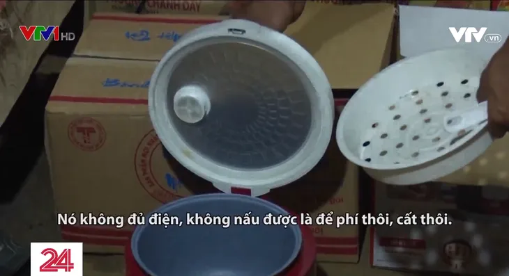 Không điện, người dân sạc điện thoại bằng tuabin nước, tivi lúc được lúc không - Ảnh 4. Không điện, người dân sạc điện thoại bằng tuabin nước, tivi lúc được lúc không - Ảnh 4.