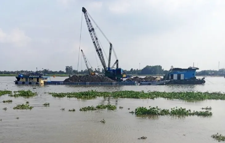 Gần 3.000 tỷ đồng tiền đấu giá mỏ cát trên sông Tiền và sông Hậu: Bình thường hay bất thường? - Ảnh 1. Gần 3.000 tỷ đồng tiền đấu giá mỏ cát trên sông Tiền và sông Hậu: Bình thường hay bất thường? - Ảnh 1.
