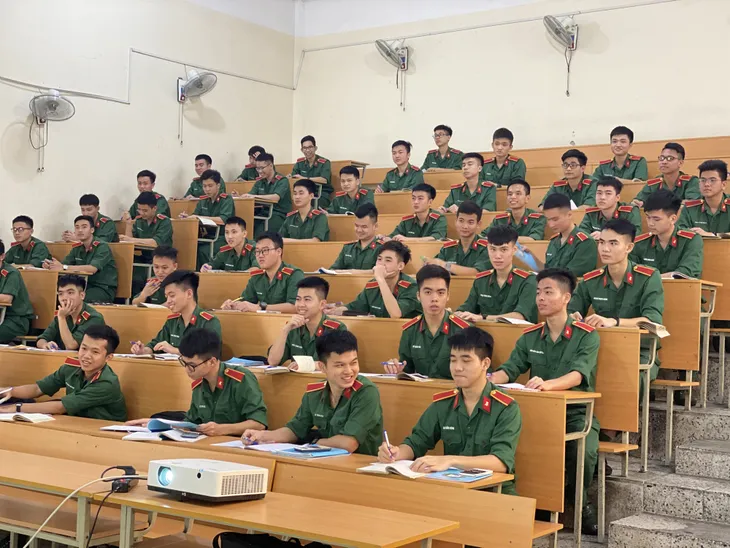 Thay đổi trong xét tuyển vào các ngành khối công an, quân đội - Ảnh 1. Thay đổi trong xét tuyển vào các ngành khối công an, quân đội - Ảnh 1.