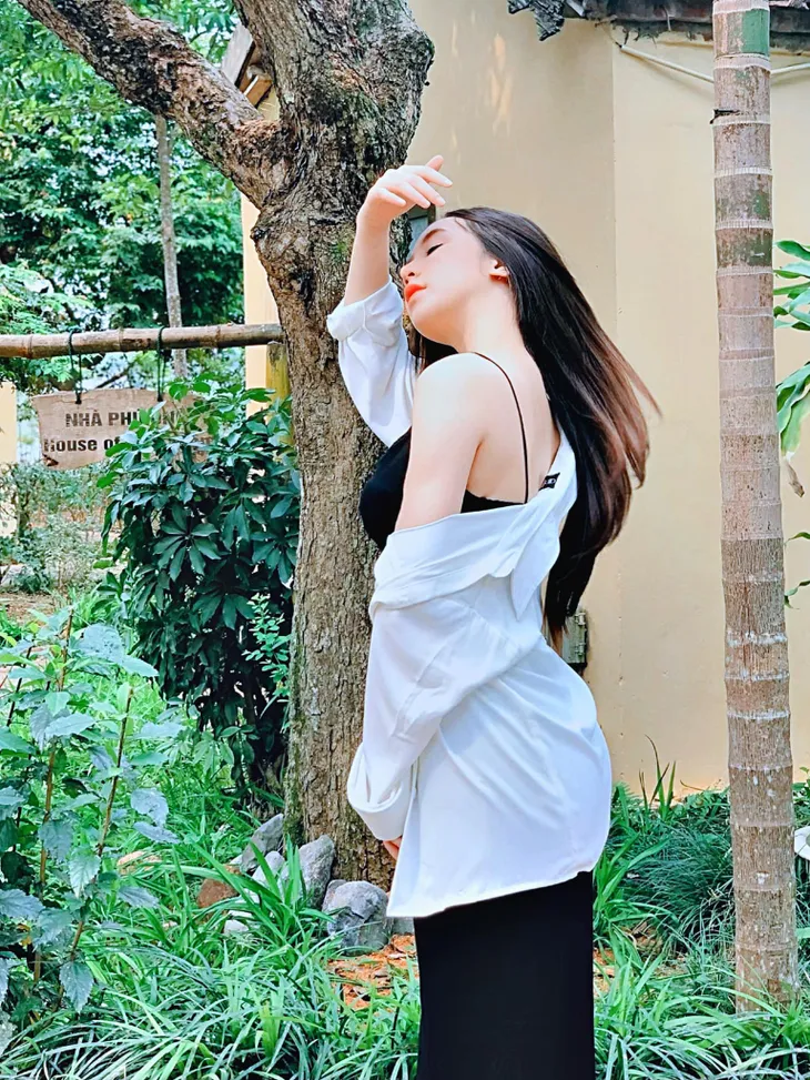 Dàn diễn viên Việt cuối tuần: Hồng Diễm diện nguyên cây hồng, Huyền Lizze khoe sắc vóc như mơ - Ảnh 10. Dàn diễn viên Việt cuối tuần: Hồng Diễm diện nguyên cây hồng, Huyền Lizze khoe sắc vóc như mơ - Ảnh 10.