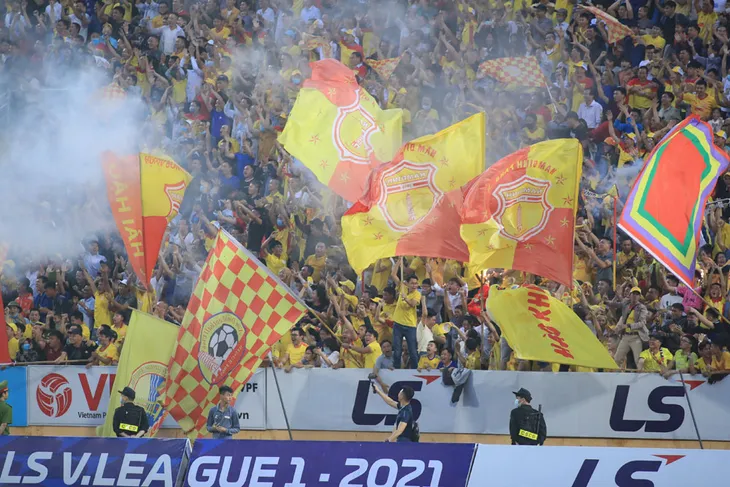 Vòng 10 V.League 2021: Sự bùng nổ của bóng đá - Ảnh 3. Vòng 10 V.League 2021: Sự bùng nổ của bóng đá - Ảnh 3.