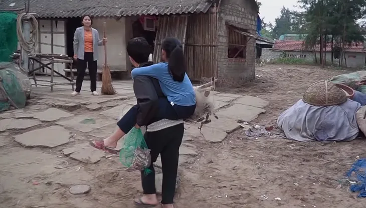Hương vị tình thân - Tập 1: Hé lộ tuổi thơ dữ dội, bố đẻ đi tù của Phương Nam - Ảnh 2. Hương vị tình thân - Tập 1: Hé lộ tuổi thơ dữ dội, bố đẻ đi tù của Phương Nam - Ảnh 2.