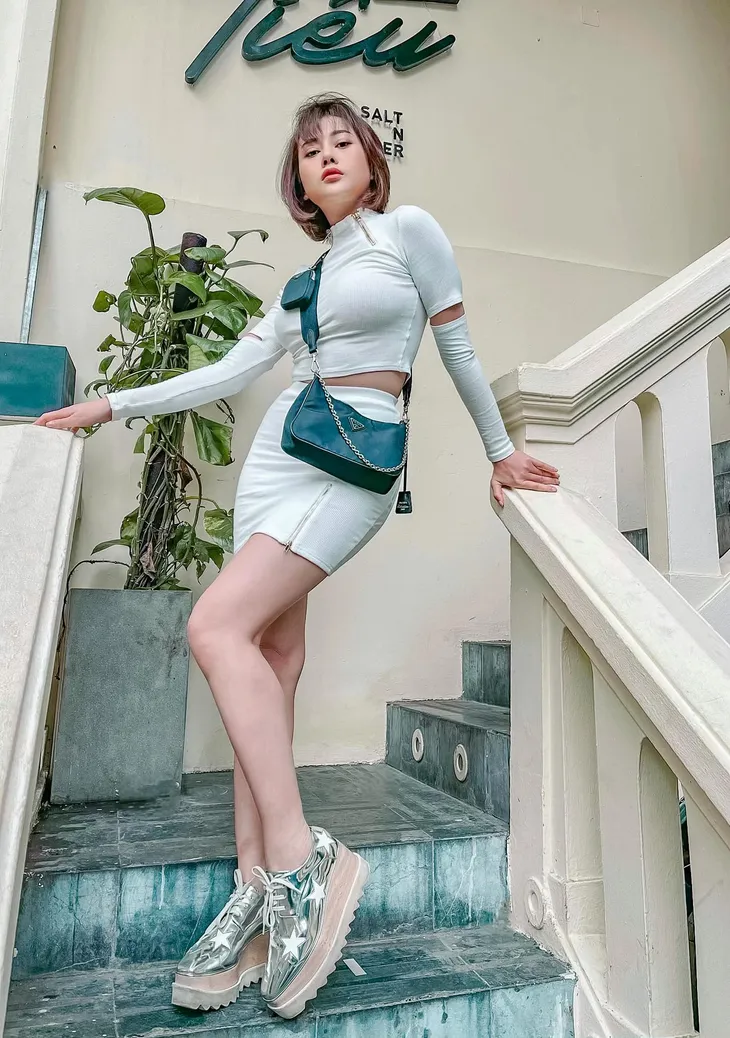 Những chiếc túi hiệu đắt đỏ yêu thích của Phương Oanh - Ảnh 15. Những chiếc túi hiệu đắt đỏ yêu thích của Phương Oanh - Ảnh 15.