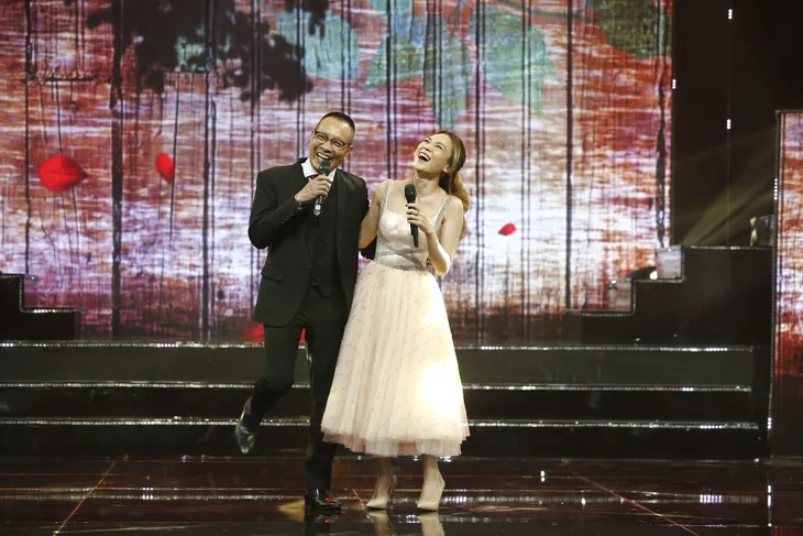 Mỹ Tâm - Nhà báo Lại Văn Sâm lần đầu tiên song ca - Ảnh 5. Mỹ Tâm - Nhà báo Lại Văn Sâm lần đầu tiên song ca - Ảnh 5.
