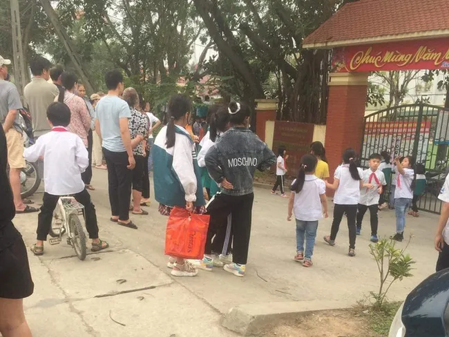 Chủ tịch UBND TP Hà Nội yêu cầu làm rõ vụ nam sinh đâm chết bạn và vụ cô giáo Nguyễn Thị Tuất - Ảnh 1. Chủ tịch UBND TP Hà Nội yêu cầu làm rõ vụ nam sinh đâm chết bạn và vụ cô giáo Nguyễn Thị Tuất - Ảnh 1.
