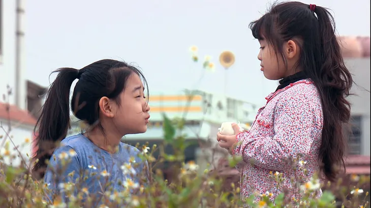 Hương vị tình thân - Tập 1: Phương Nam bị mẹ nuôi vứt bỏ ở chợ - Ảnh 3. Hương vị tình thân - Tập 1: Phương Nam bị mẹ nuôi vứt bỏ ở chợ - Ảnh 3.