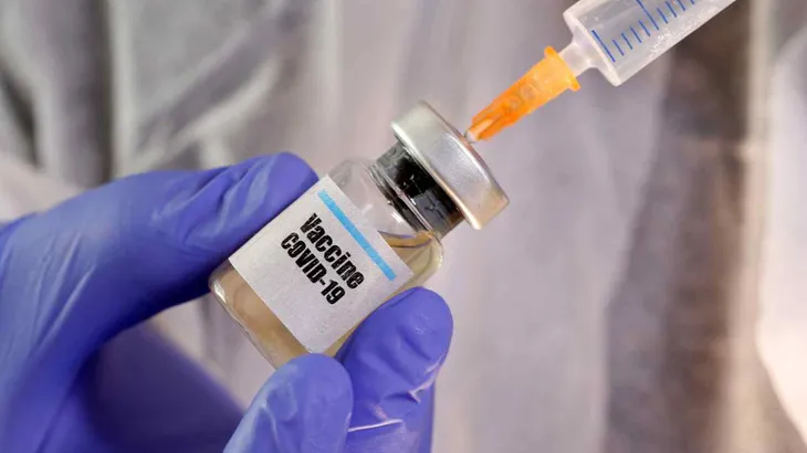 Các hãng dược phẩm giữ độc quyền sản xuất vaccine COVID-19: Thất bại thảm họa về đạo đức? - Ảnh 1. Các hãng dược phẩm giữ độc quyền sản xuất vaccine COVID-19: Thất bại thảm họa về đạo đức? - Ảnh 1.