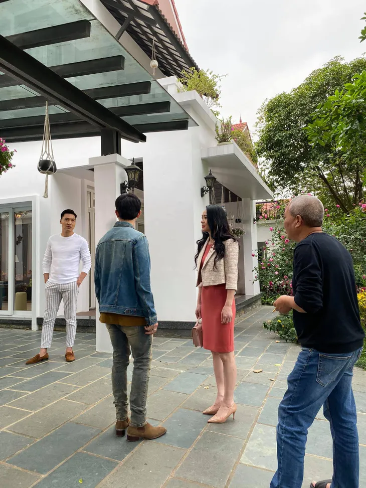 Hương vị tình thân: Quách Thu Phương đau đầu vì có 2 con trai là nam thần - Ảnh 7. Hương vị tình thân: Quách Thu Phương đau đầu vì có 2 con trai là nam thần - Ảnh 7.
