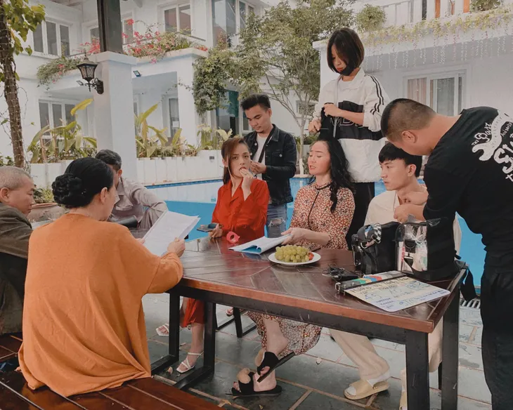 Hương vị tình thân: Quách Thu Phương đau đầu vì có 2 con trai là nam thần - Ảnh 11. Hương vị tình thân: Quách Thu Phương đau đầu vì có 2 con trai là nam thần - Ảnh 11.