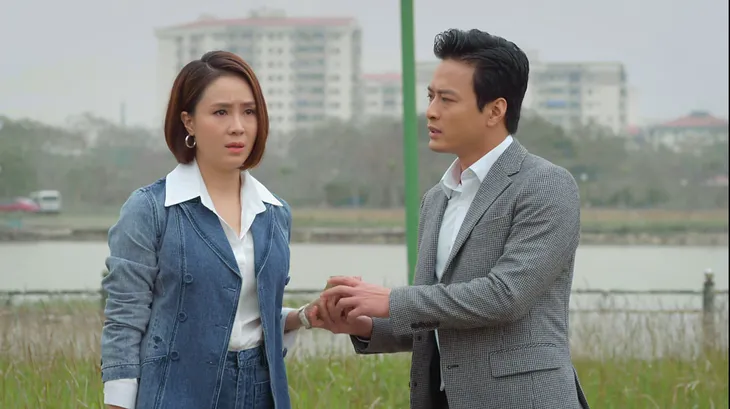 Hướng dương ngược nắng - Tập 57: Minh nhận cổ phần của Hoàng ở Cao Dược, bí mật trong chiếc hộp... rất lãng xẹt - Ảnh 8. Hướng dương ngược nắng - Tập 57: Minh nhận cổ phần của Hoàng ở Cao Dược, bí mật trong chiếc hộp... rất lãng xẹt - Ảnh 8.