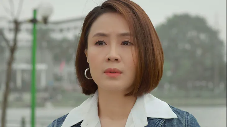 Hướng dương ngược nắng: Ngắm loạt set đồ mới đủ phong cách của Châu (Hồng Diễm) trong phần 2 - Ảnh 31. Hướng dương ngược nắng: Ngắm loạt set đồ mới đủ phong cách của Châu (Hồng Diễm) trong phần 2 - Ảnh 31.