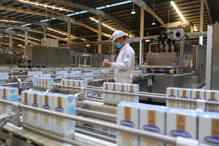 Vinamilk liên tục dẫn đầu ngành hàng sữa nước nhiều năm liền - Ảnh 3. Vinamilk liên tục dẫn đầu ngành hàng sữa nước nhiều năm liền - Ảnh 3.
