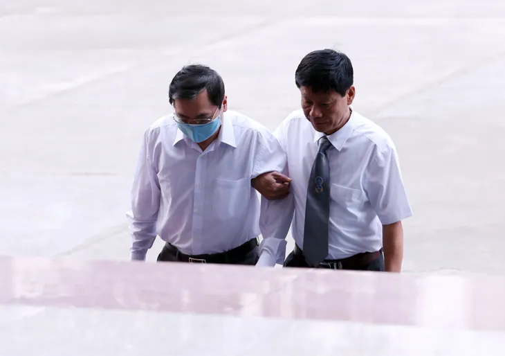 Lần thứ 3 mở lại phiên xét xử cựu Bộ trưởng Bộ Công Thương Vũ Huy Hoàng và đồng phạm - Ảnh 2. Lần thứ 3 mở lại phiên xét xử cựu Bộ trưởng Bộ Công Thương Vũ Huy Hoàng và đồng phạm - Ảnh 2.