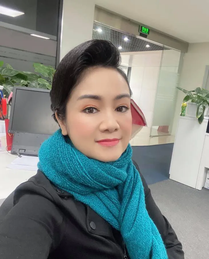 Hướng dương ngược nắng: NSND Thu Hà hết vai, lộ ảnh bà Cúc tình cảm bên ông Vụ - Ảnh 6. Hướng dương ngược nắng: NSND Thu Hà hết vai, lộ ảnh bà Cúc tình cảm bên ông Vụ - Ảnh 6.