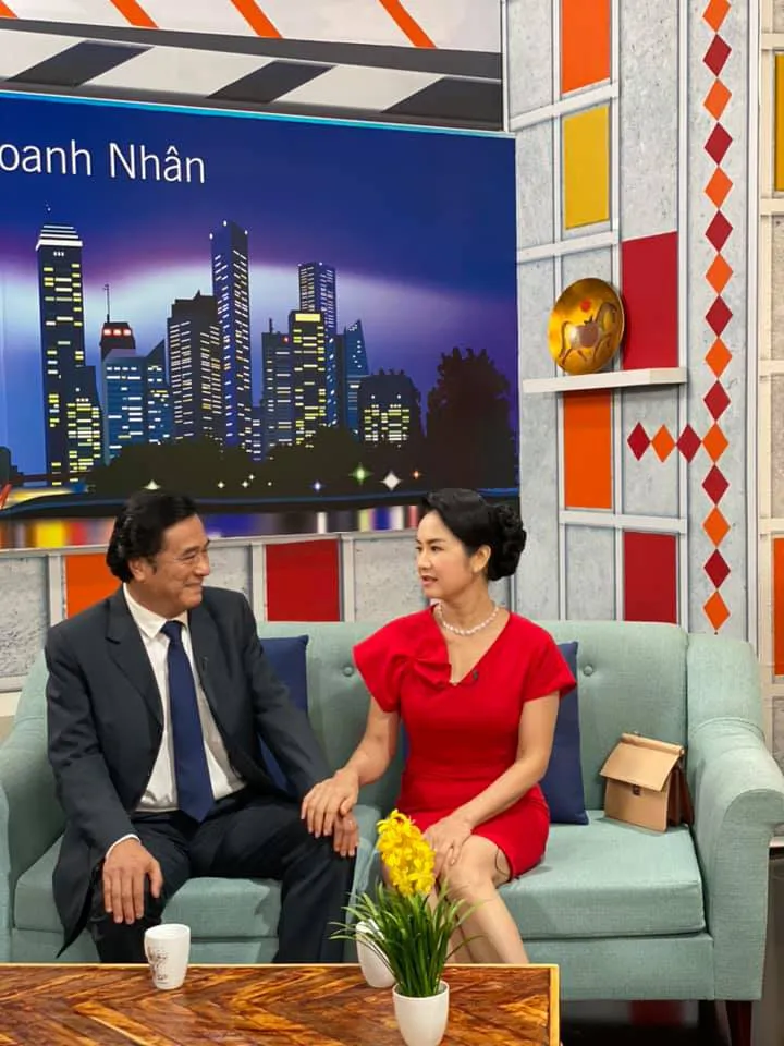 Hướng dương ngược nắng: NSND Thu Hà hết vai, lộ ảnh bà Cúc tình cảm bên ông Vụ - Ảnh 14. Hướng dương ngược nắng: NSND Thu Hà hết vai, lộ ảnh bà Cúc tình cảm bên ông Vụ - Ảnh 14.