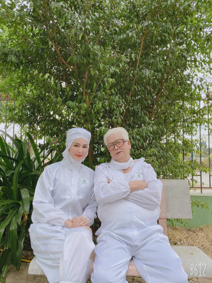 Hướng dương ngược nắng: NSND Thu Hà hết vai, lộ ảnh bà Cúc tình cảm bên ông Vụ - Ảnh 18. Hướng dương ngược nắng: NSND Thu Hà hết vai, lộ ảnh bà Cúc tình cảm bên ông Vụ - Ảnh 18.