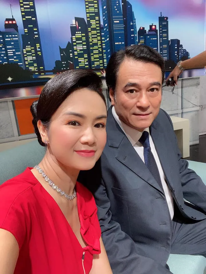 Hướng dương ngược nắng: NSND Thu Hà hết vai, lộ ảnh bà Cúc tình cảm bên ông Vụ - Ảnh 20. Hướng dương ngược nắng: NSND Thu Hà hết vai, lộ ảnh bà Cúc tình cảm bên ông Vụ - Ảnh 20.