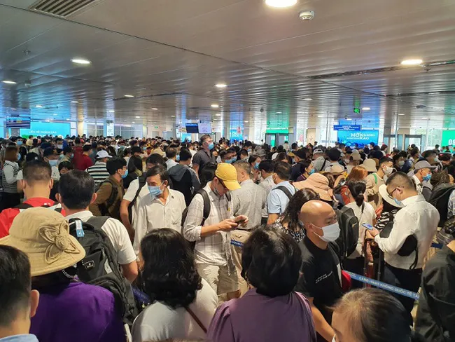 Sân bay Tân Sơn Nhất bổ sung thêm 5 máy soi chiếu an ninh - Ảnh 1. Sân bay Tân Sơn Nhất bổ sung thêm 5 máy soi chiếu an ninh - Ảnh 1.