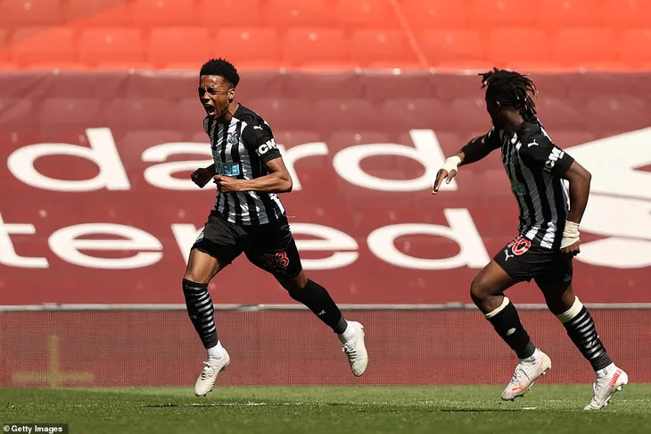 Liverpool 1-1 Newcastle: Thảm họa phút bù giờ! - Ảnh 3. Liverpool 1-1 Newcastle: Thảm họa phút bù giờ! - Ảnh 3.