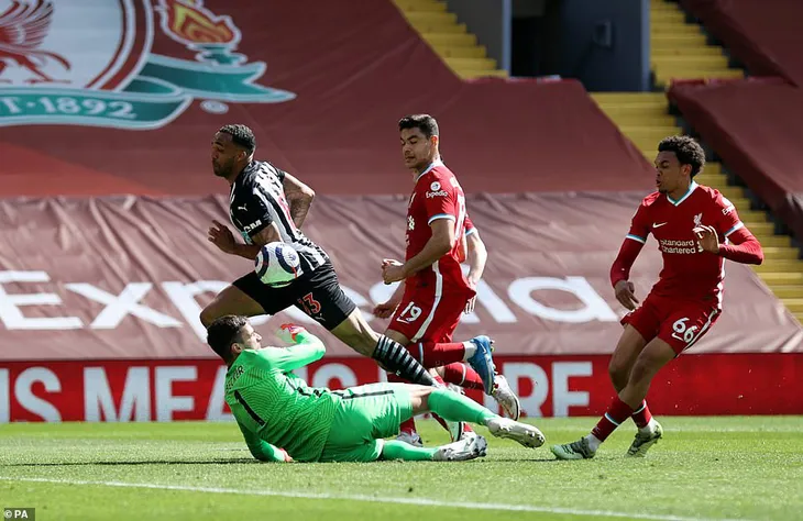 Liverpool 1-1 Newcastle: Thảm họa phút bù giờ! - Ảnh 2. Liverpool 1-1 Newcastle: Thảm họa phút bù giờ! - Ảnh 2.