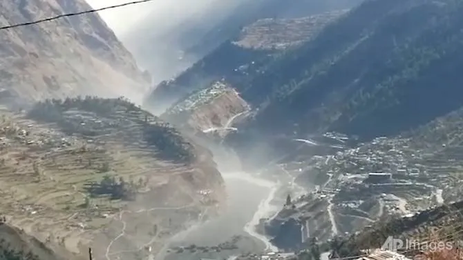 Vỡ sông băng ở dãy Himalaya, ít nhất 8 người thiệt mạng - Ảnh 1. Vỡ sông băng ở dãy Himalaya, ít nhất 8 người thiệt mạng - Ảnh 1.