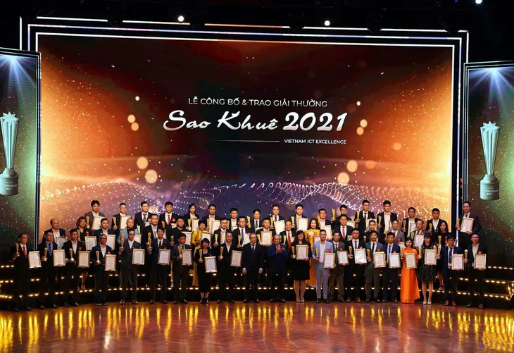 Vinh danh 180 giải pháp, dịch vụ công nghệ thông tin và top 10 Sao Khuê 2021 - Ảnh 1. Vinh danh 180 giải pháp, dịch vụ công nghệ thông tin và top 10 Sao Khuê 2021 - Ảnh 1.