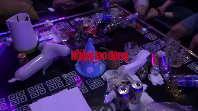 Gần 100 thanh niên sử dụng ma túy trong quán karaoke - Ảnh 1. Gần 100 thanh niên sử dụng ma túy trong quán karaoke - Ảnh 1.