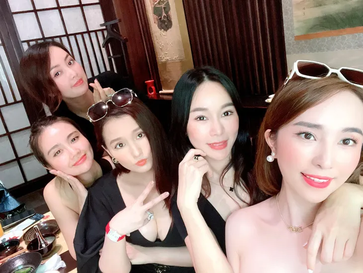 Dàn diễn viên Việt tuần qua: Phương Oanh khoe body nuột, Thu Quỳnh muốn hóa sư tử - Ảnh 13. Dàn diễn viên Việt tuần qua: Phương Oanh khoe body nuột, Thu Quỳnh muốn hóa sư tử - Ảnh 13.