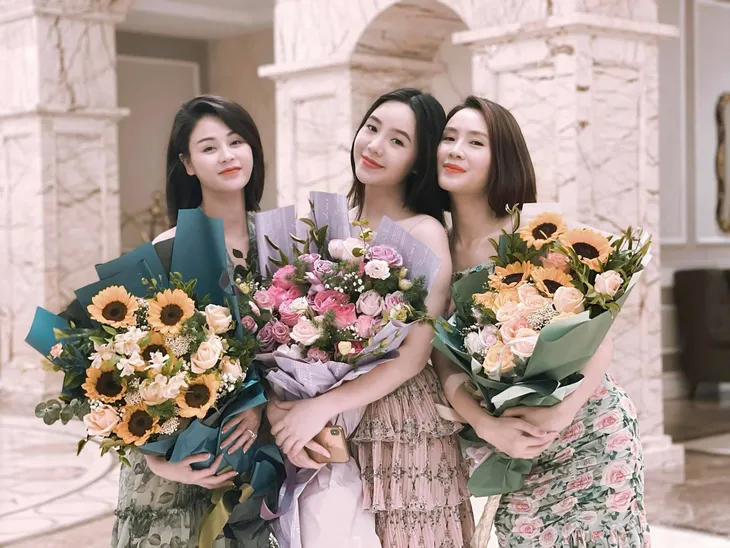 Tạm biệt Hướng dương ngược nắng, 3 cặp đôi hot tung ảnh ai về nhà nấy lộ kết phim - Ảnh 6. Tạm biệt Hướng dương ngược nắng, 3 cặp đôi hot tung ảnh ai về nhà nấy lộ kết phim - Ảnh 6.