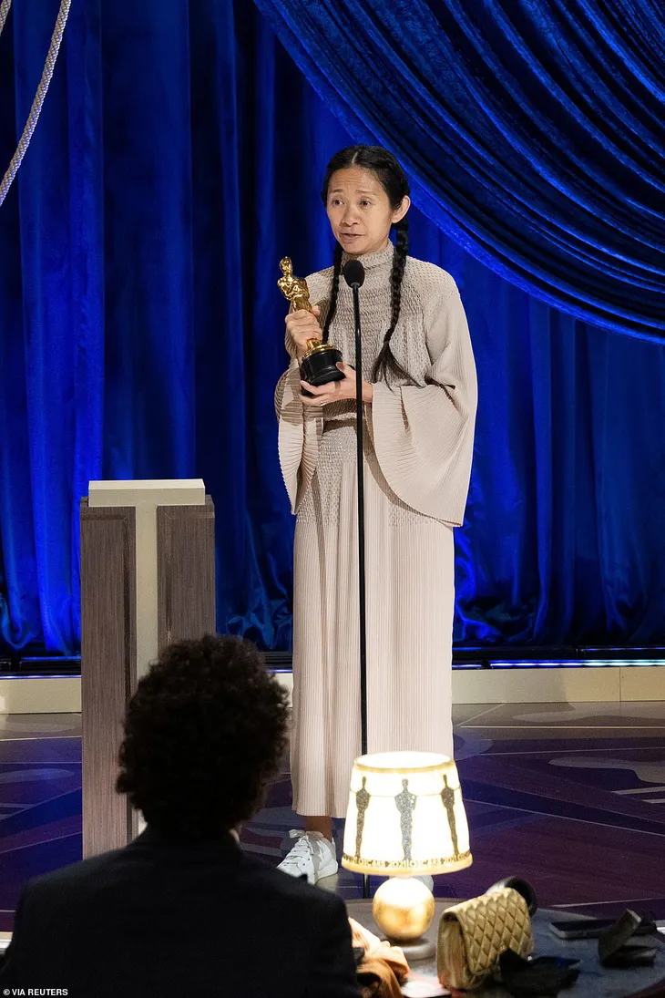 Đạo diễn Chloe Zhao: Tôi tin Nhân chi sơ tính bản thiện - Ảnh 1. Đạo diễn Chloe Zhao: Tôi tin Nhân chi sơ tính bản thiện - Ảnh 1.