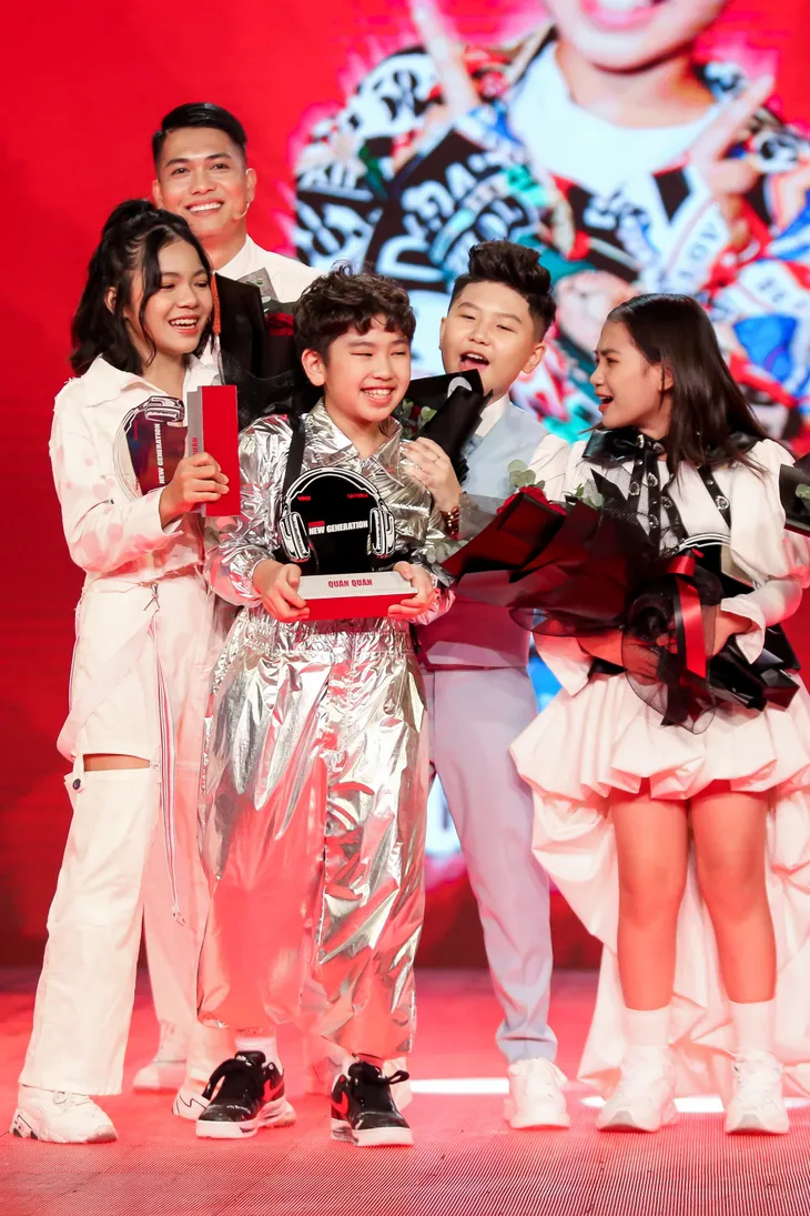 Học trò Vũ Cát Tường - Hưng Cao đăng quang quán quân Giọng hát Việt nhí 2021 - Ảnh 6. Học trò Vũ Cát Tường - Hưng Cao đăng quang quán quân Giọng hát Việt nhí 2021 - Ảnh 6.