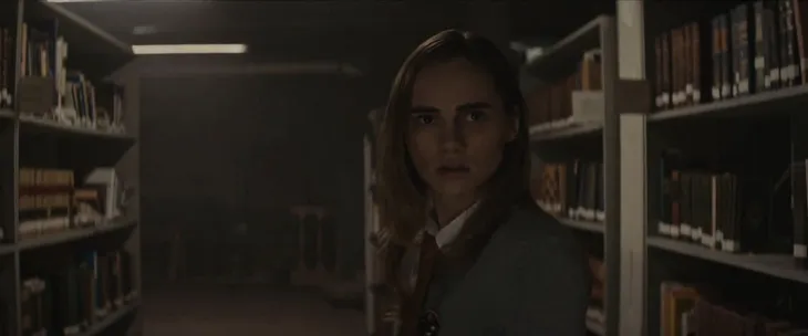 “Tình cũ của Robert Pattinson” Suki Waterhouse tham gia phim kinh dị mới từ nhà sáng tạo Orphan - Ảnh 2. “Tình cũ của Robert Pattinson” Suki Waterhouse tham gia phim kinh dị mới từ nhà sáng tạo Orphan - Ảnh 2.