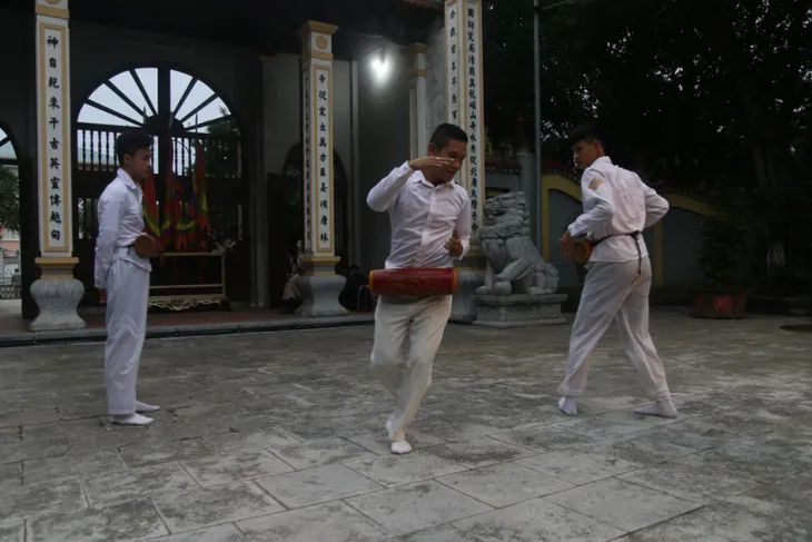Điệu múa ngàn tuổi và sự đau đáu của người giữ màu văn hóa - Ảnh 3. Điệu múa ngàn tuổi và sự đau đáu của người giữ màu văn hóa - Ảnh 3.