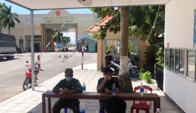 Cứu trợ người Việt tại Preah Sihanouk bị ảnh hưởng bởi COVID-19 - Ảnh 1.